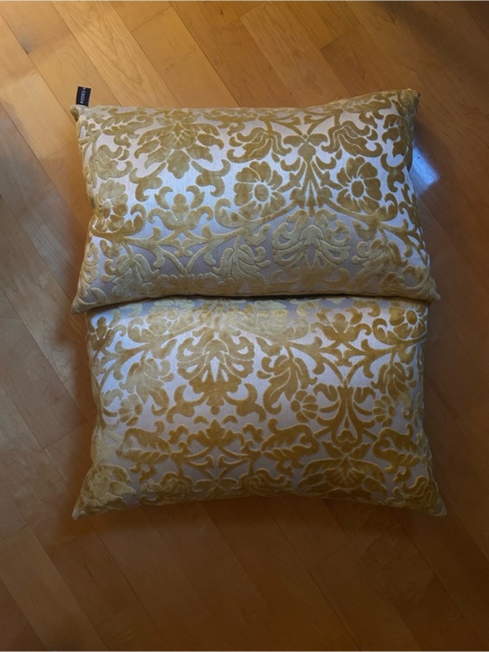 RODEO HOME Gold/Yellow Damask Velvet Throw Pillows (Pair), Light Background